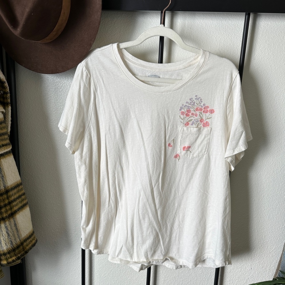 Old Navy Ivory pocket oversized T-shirt floral boho classic layering tee shirt